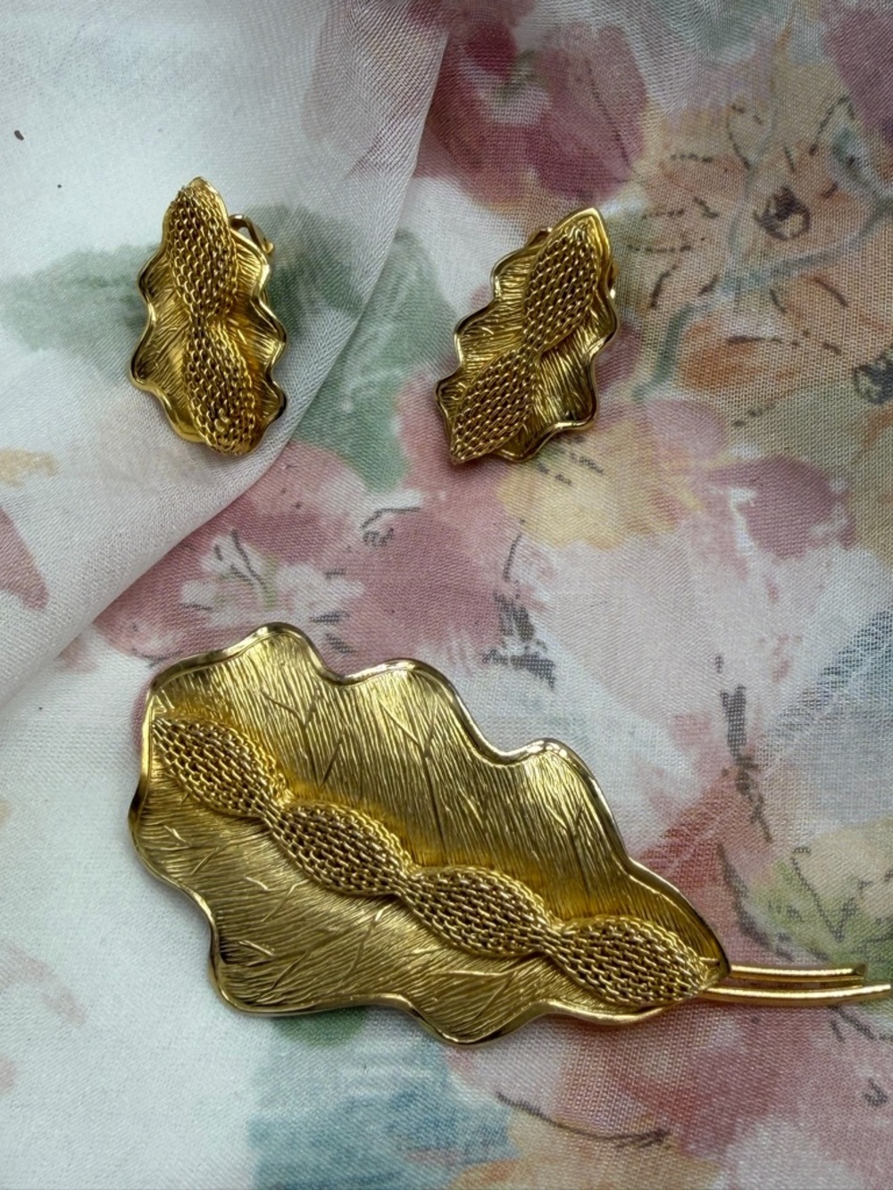 Vintage Gold Leaf Sculpted Brooch and Earring Set Continental #23SET